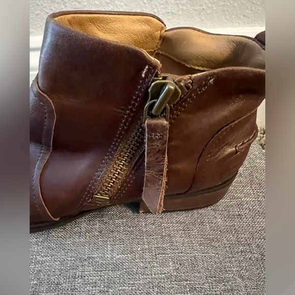 UGG Aureo Brown Leather Ankle Boot Lug Sole Bootie Zipper Size 7.5 - Picture 7 of 13